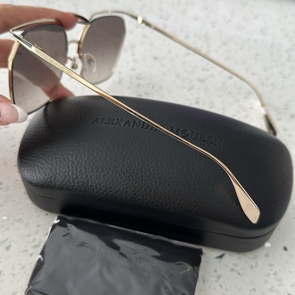NWT Alexander McQueen Sunglasses All inclusive Beautiful SHADES - Picture 7 of 9